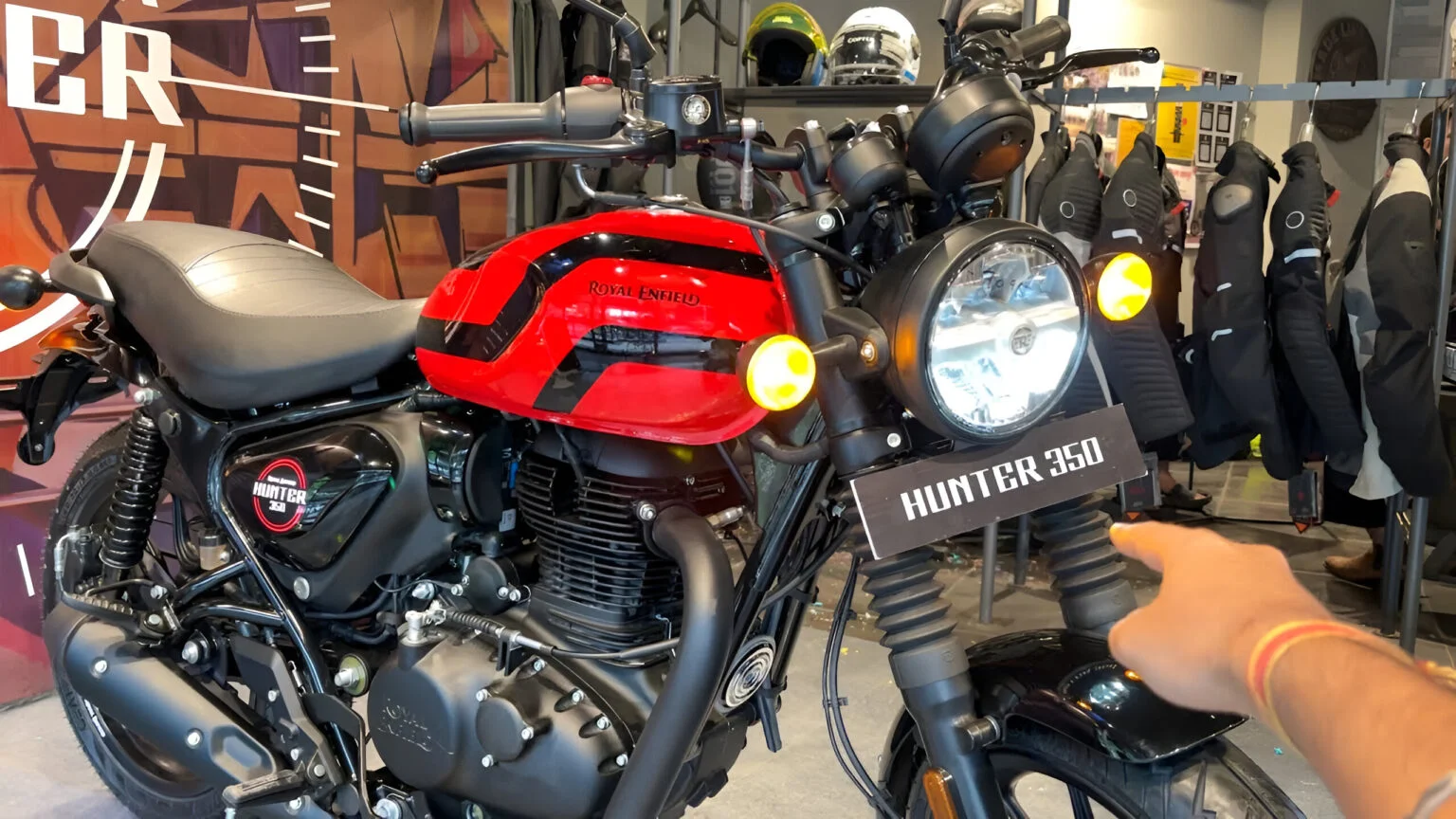 The Reign Continues: Royal Enfield Hunter 350 Unleashes Strong Power and New Features!